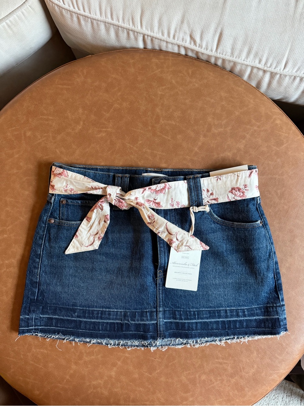 NWT Abercrombie Mid Rise Belted Scarf Denim Mini Skirt size 27 - Picture 4 of 10